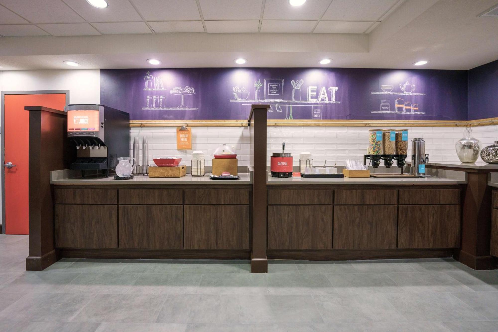 Hampton Inn Hays-North Of I-70 Extérieur photo