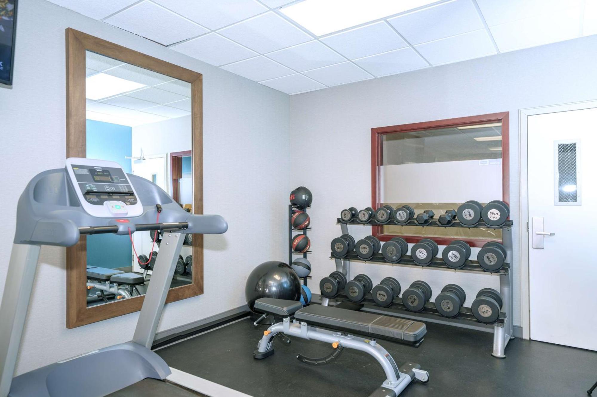 Hampton Inn Hays-North Of I-70 Extérieur photo