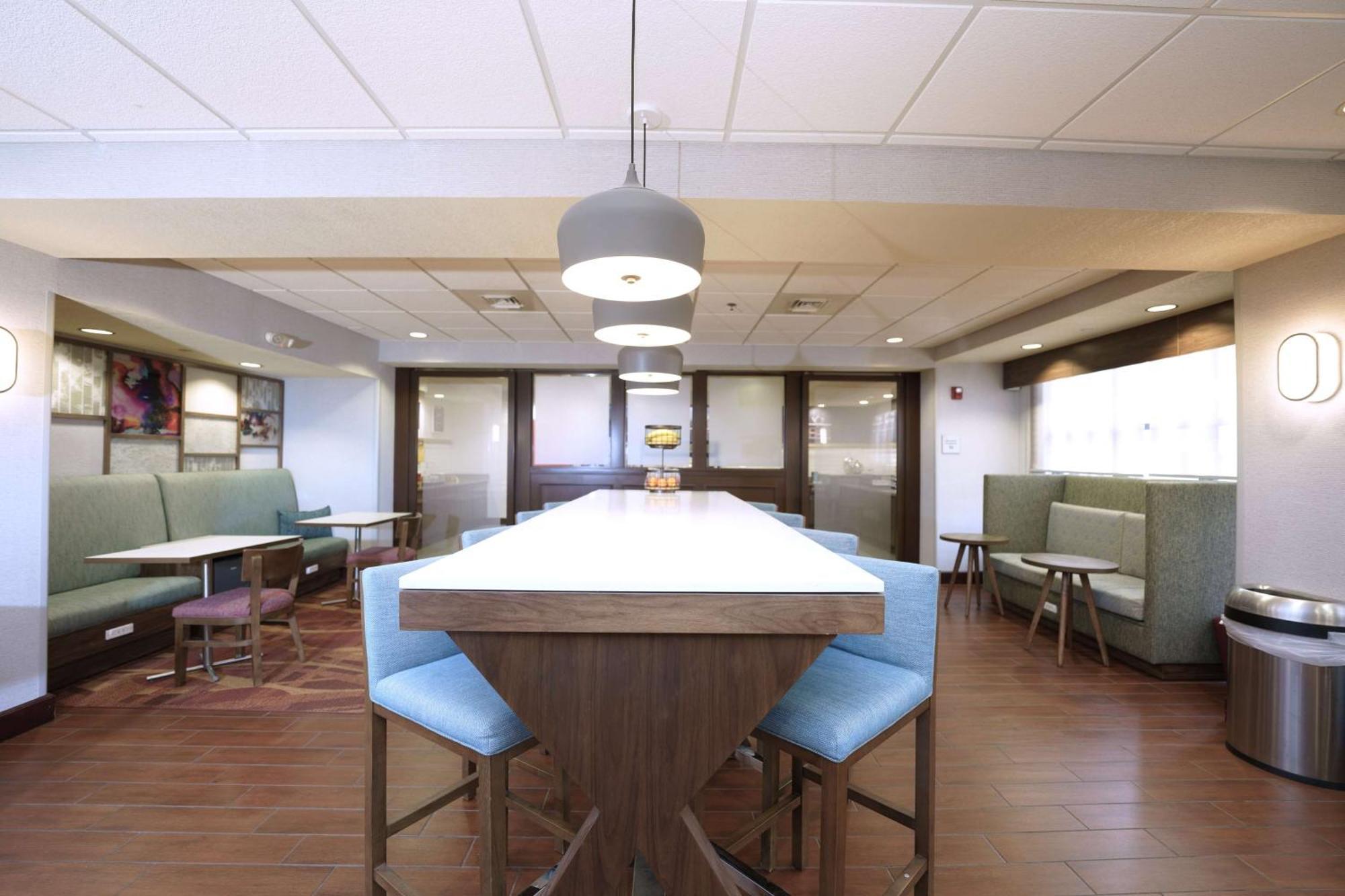 Hampton Inn Hays-North Of I-70 Extérieur photo