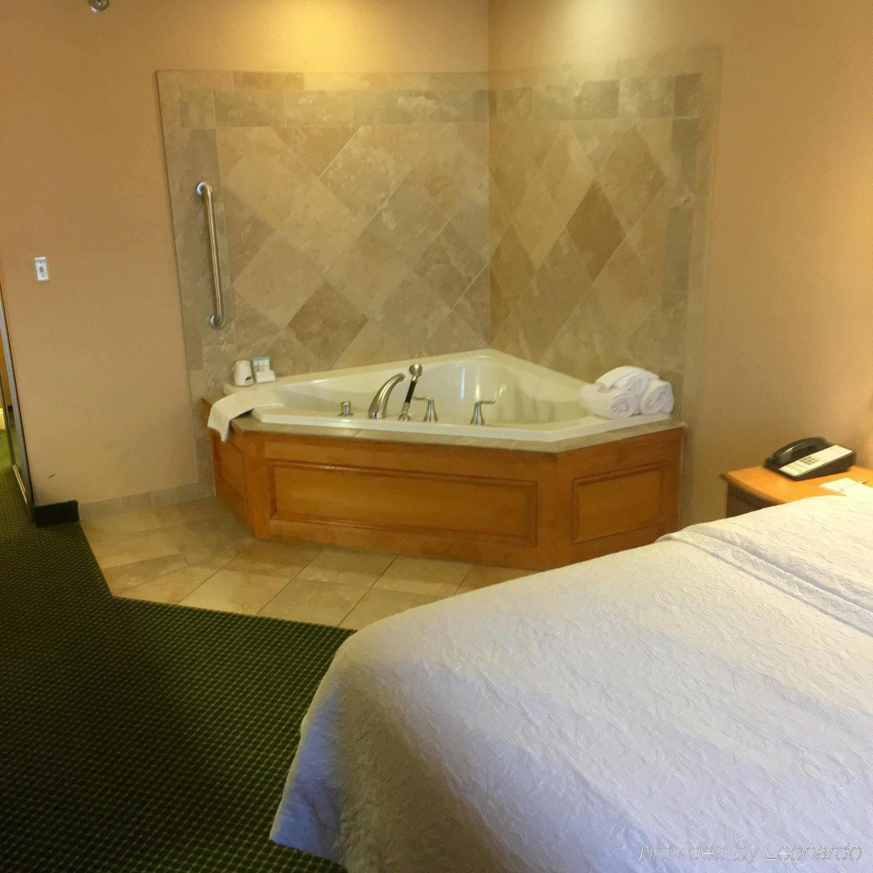 Hampton Inn Hays-North Of I-70 Extérieur photo
